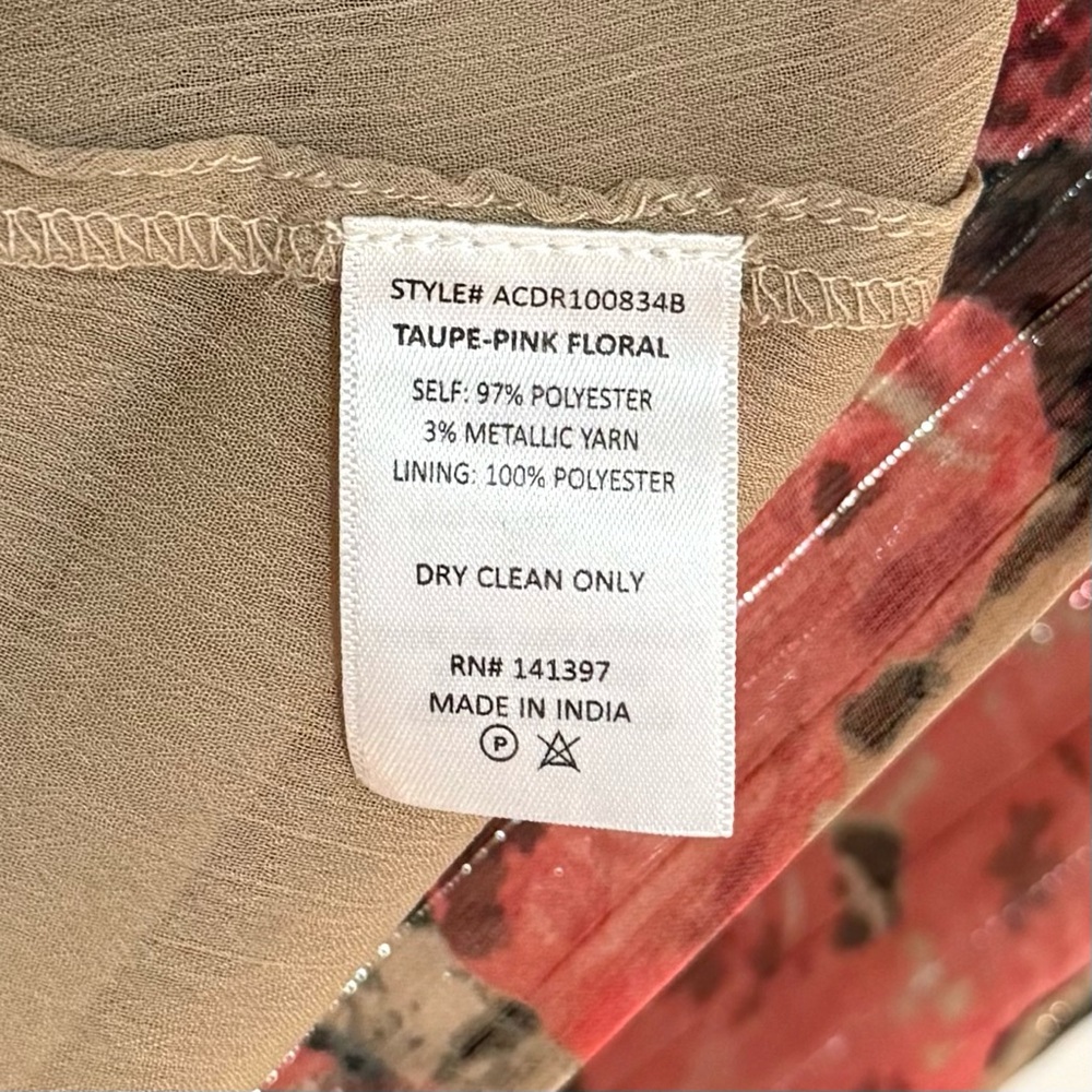 NWT ASTR the Label EARTHA Pink FLORAL MAXI DRESS Plunge V Neck Metallic Small - Picture 8 of 8